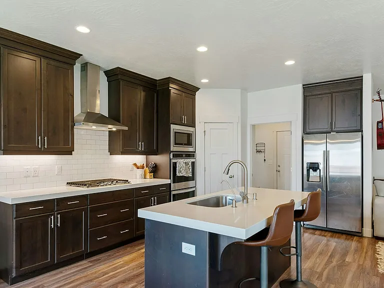 322 N 240 E — Photo 3