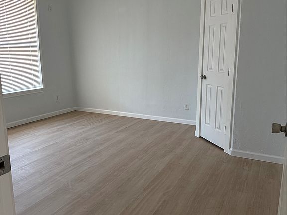 5th image of 404 W Elm St