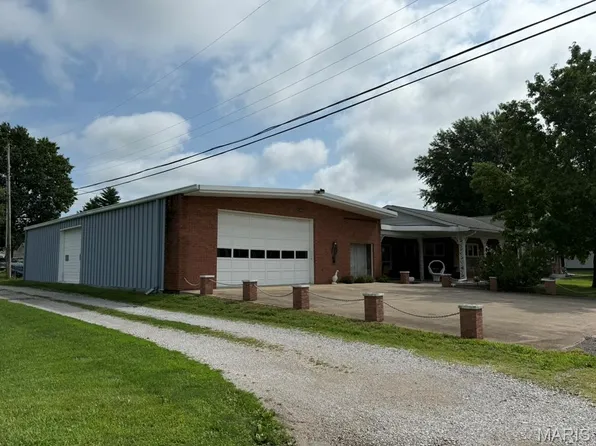908 Abba St, Gillespie, IL 62033
