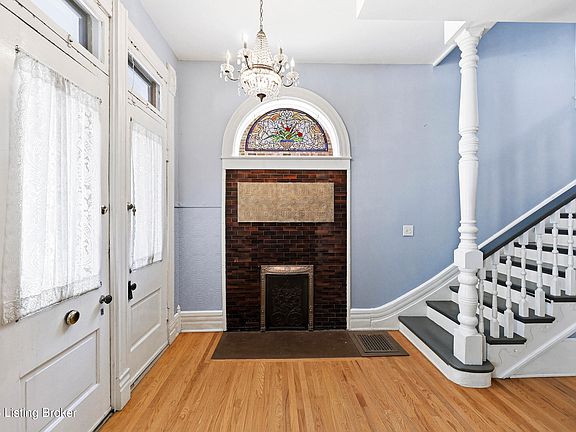 4th image of 122 W Ormsby Ave