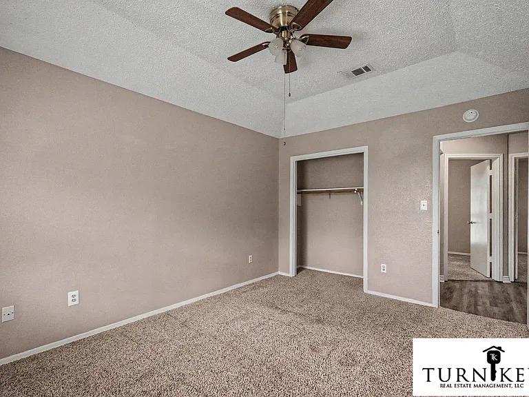 913 Springhill Dr — Photo 22