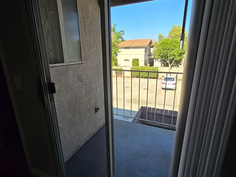 Lakeshore Terrace — Photo 15