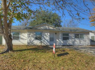 1702 Arbor Ln, Arlington, TX 76010