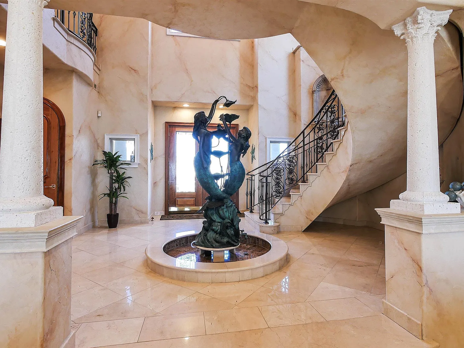 5 bed, 7.0 bath, 5500 sqft, $12,500 — Photo 4