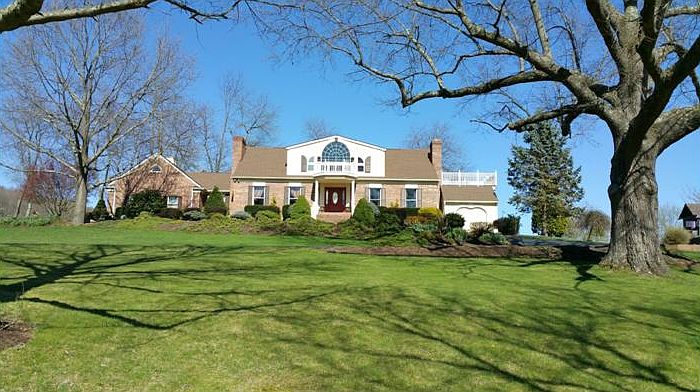 1st image of 180 Golf Club Ln