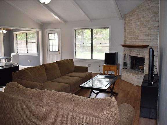 5th image of 3016 Adrienne Dr