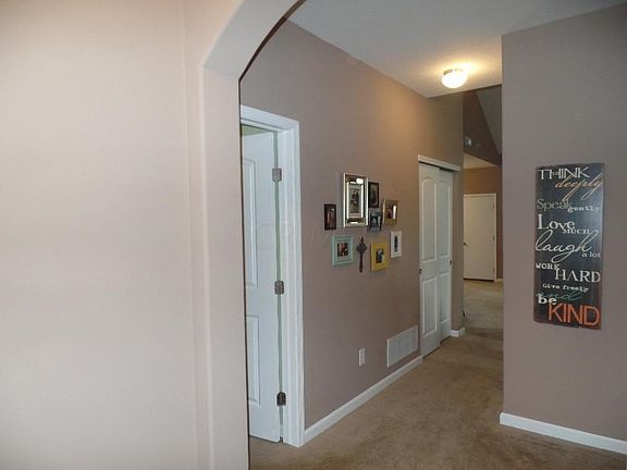 3rd image of 7821 Freesia St