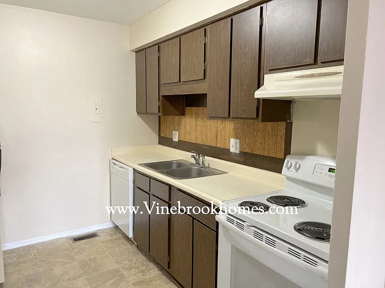 3591 Golden Meadows Ct — Photo 7