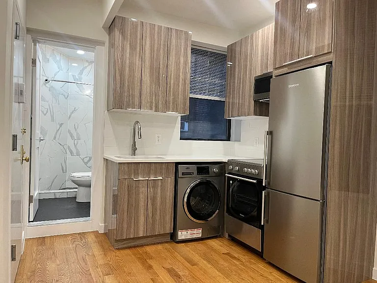 1760 1st Ave #14 — Photo 4