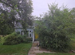 305 Grove St, Lena, IL 61048