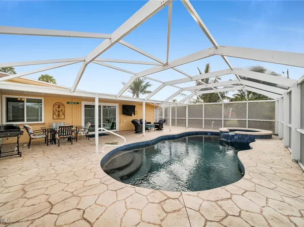 5208 Wilmington Ct, Cape Coral, FL 33904