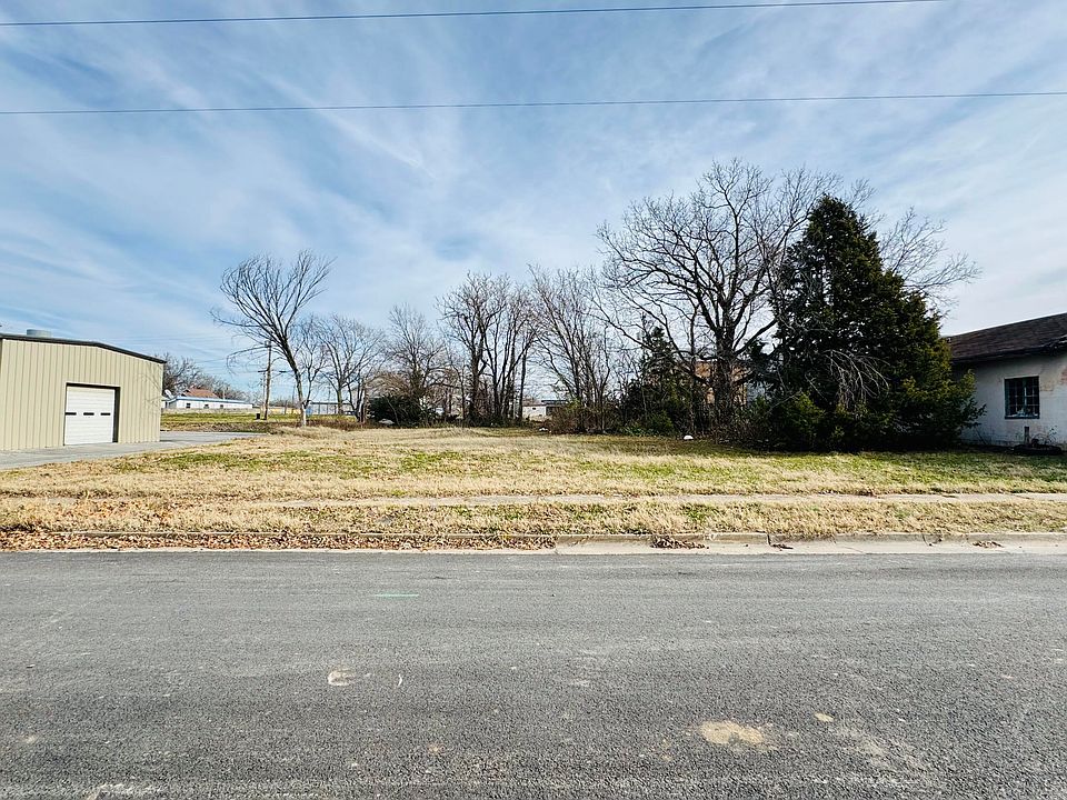 2nd image of 915 Kentucky Avenue
