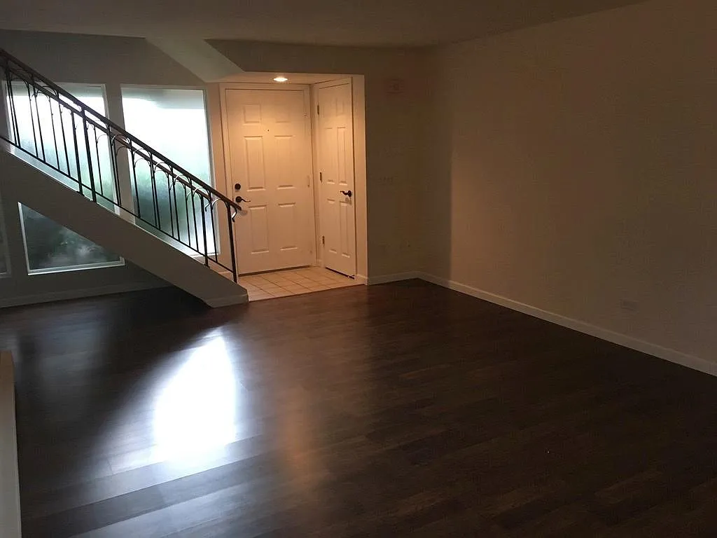 2 bed, 1.5 bath, 1220 sqft, $2,800 — Photo 2
