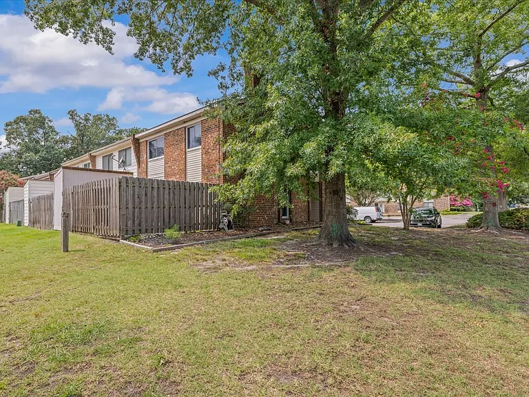 5021 Clairmont Ct — Photo 34