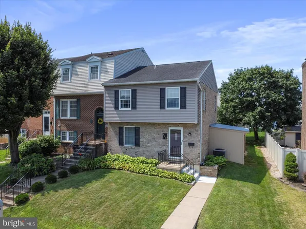 840 Woodlawn Dr, Chambersburg, PA 17201