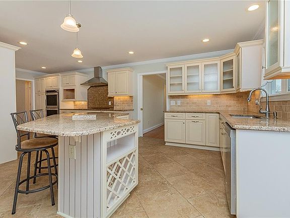 3rd image of 5946 Drake Rd