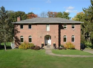 16 Dines Dr, Coraopolis, PA