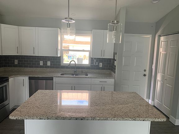 4th image of 221 Scottsdale Loop
