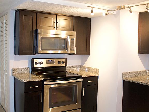 4th image of 300 E Colonial Dr #305