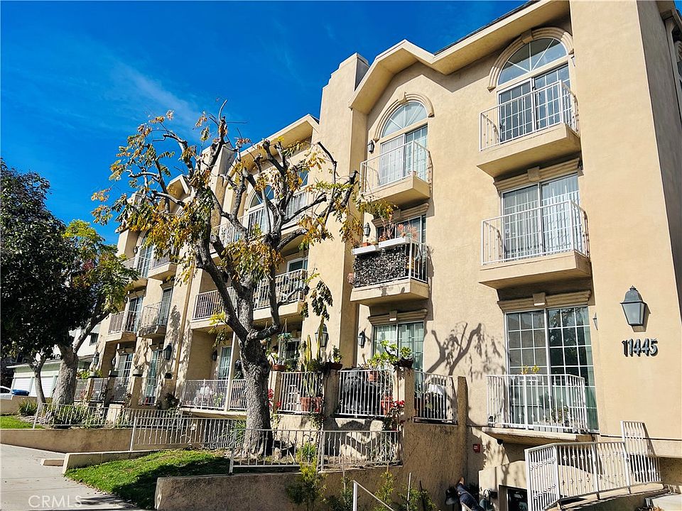 1st image of 11445 Moorpark St Unit 18