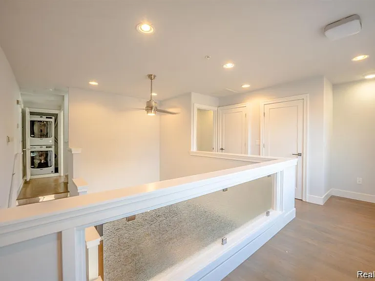 622 W Eleven Mile Rd — Photo 13