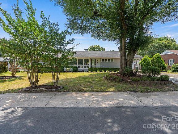 3rd image of 608 Dartmouth Dr