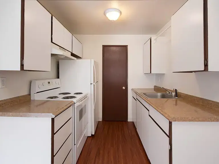 Heritage Park Apartments — Photo 11