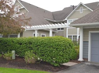 29 Shoreby Dr, Bratenahl, OH 44108