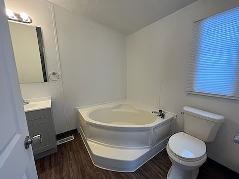 4th image of 1200 Cheshire Ct
