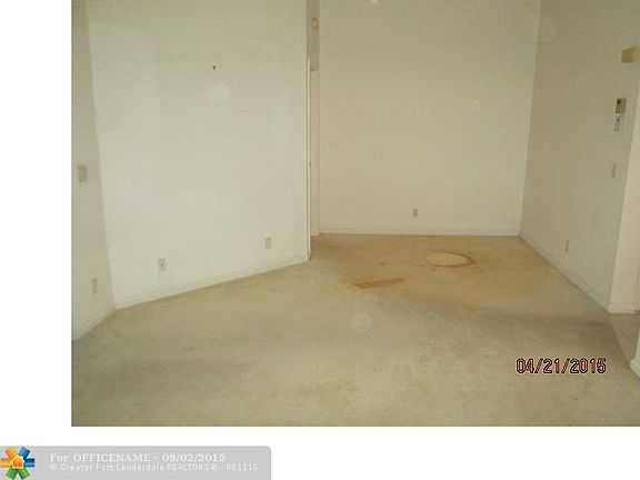 4th image of 2104 Congressional Way #2104