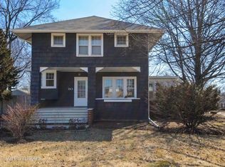 110 Oak St, North Aurora, IL 60542