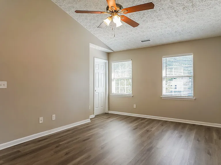 514 Laurens Way — Photo 10