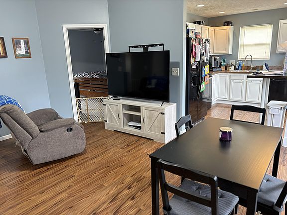 4th image of 235 Ten Mile Dr