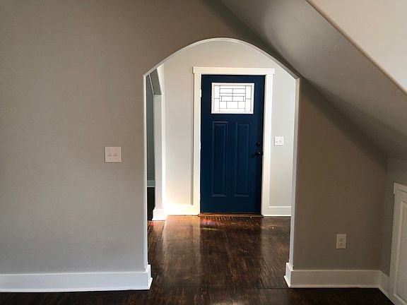 4th image of 928 Cherry St