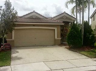 906 Phoenix Way, Weston, FL 33327