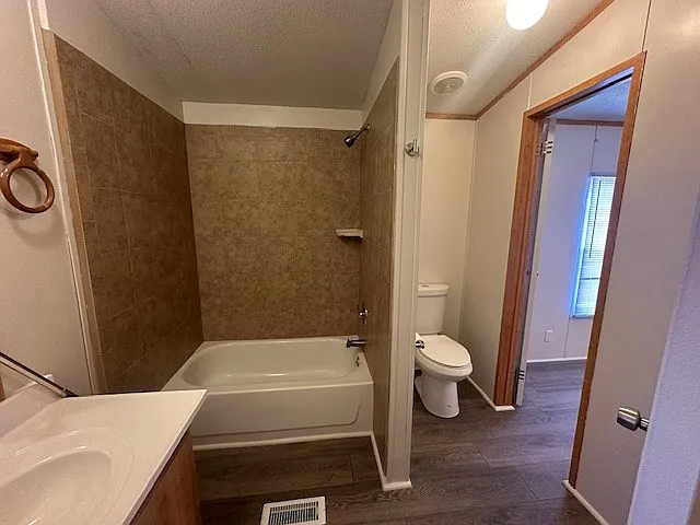 3 bed, 1.5 bath, 1320 sqft, $1,000 — Photo 4