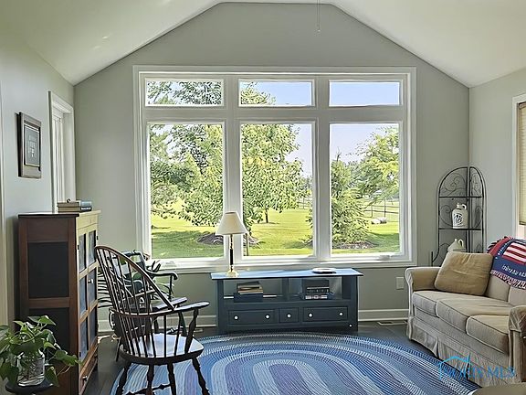 3rd image of 4884 Applewood Ln