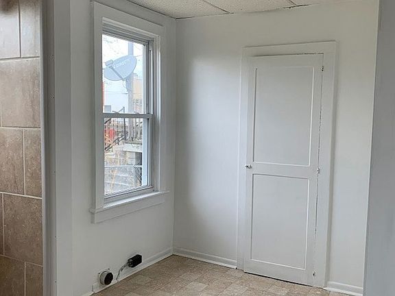 5th image of 237 S Mulberry St