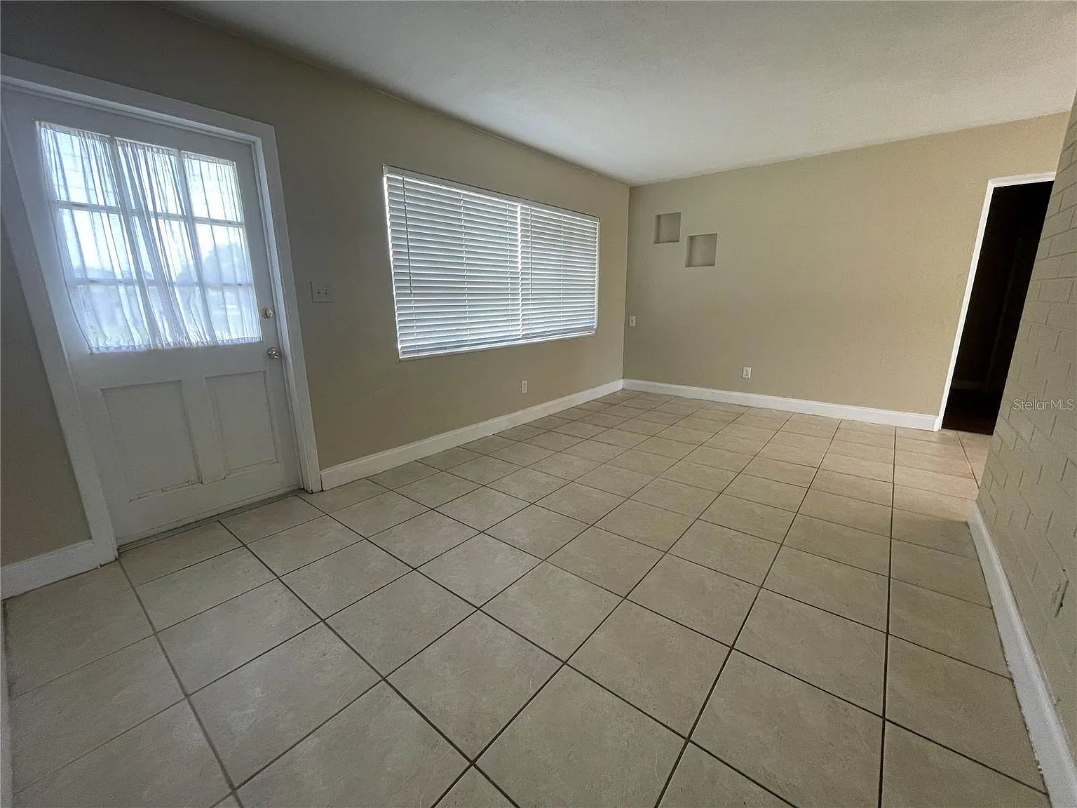 3 bed, 1052 sqft, $2,050 — Photo 4