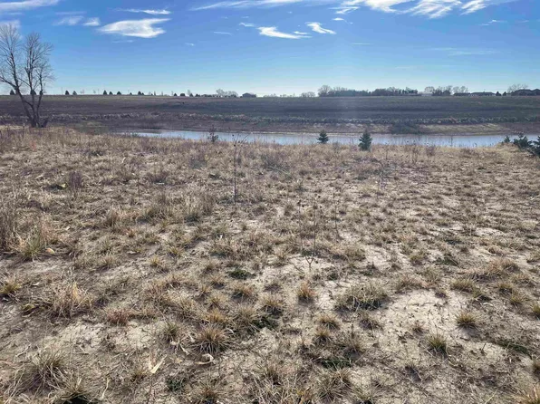 35 Haymeadow Rdg, Hastings, NE 68901