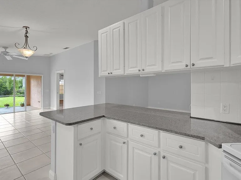 10882 SW Dardanelle Dr — Photo 10