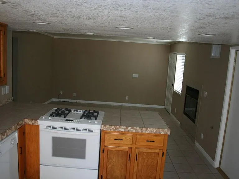 940 Atkins St #B — Photo 3
