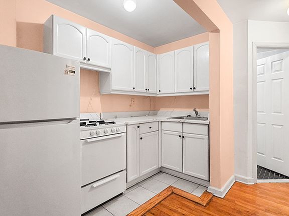 4th image of 2177 3rd Ave APT 2B