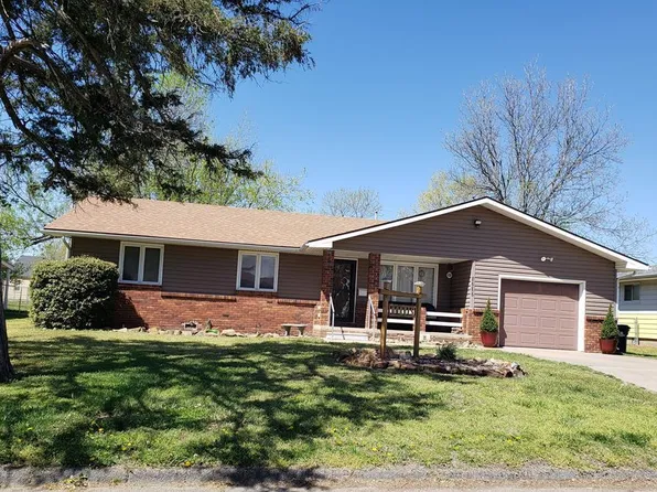 1717 N 8th St, Independence, KS 67301