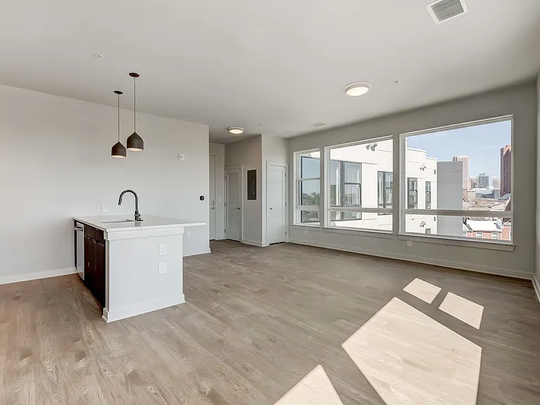 115 W Hamburg — Photo 99