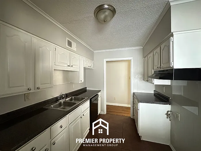 5101 Rolling Fields Dr — Photo 6