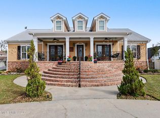 707 Esplanade Ave, Bay Saint Louis, MS 39520