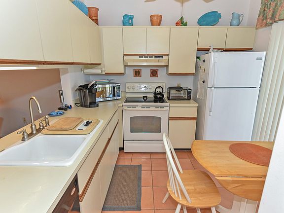 5th image of 1637 NE Nautical Place #802