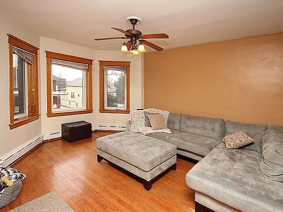 2nd image of 829 Marengo Ave APT 1