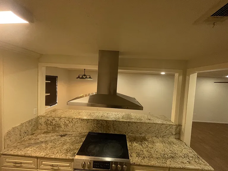 2335 Gladys St #1 — Photo 12